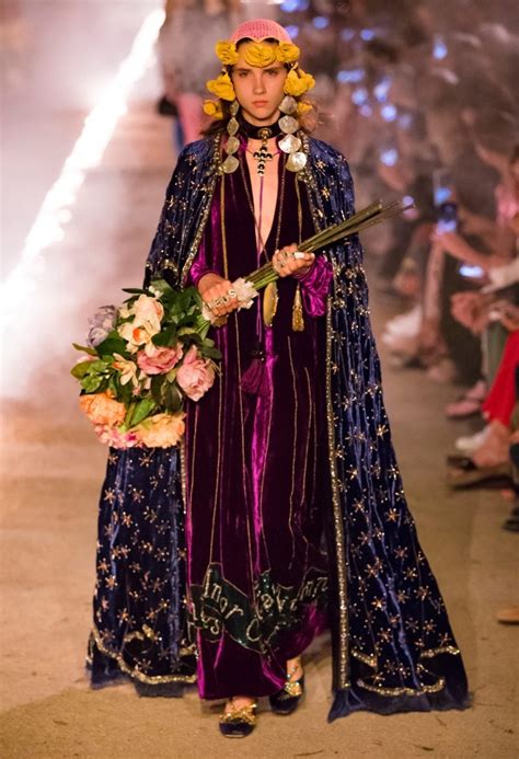 sfilata gucci 2019 arles|La sfilata Gucci Cruise 2019 in 5 punti chiave .